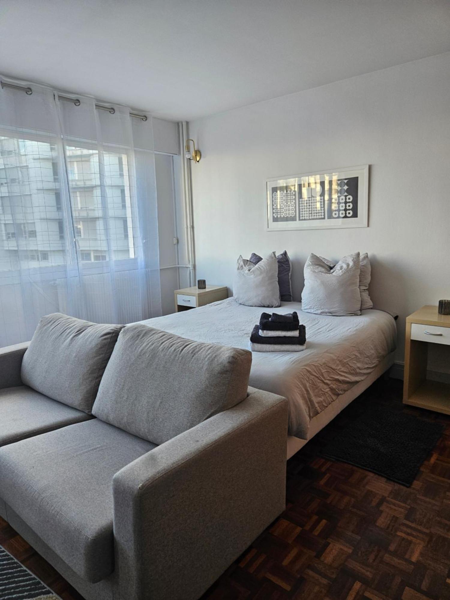 Tour Eiffel Apartment *