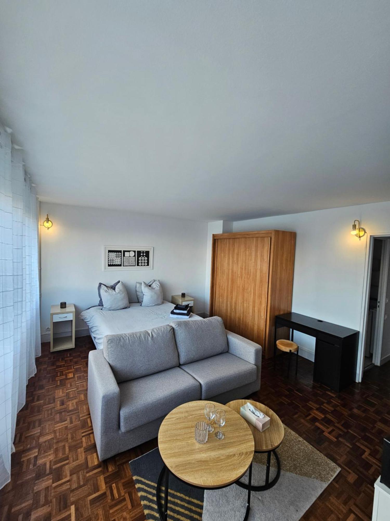 Apartment Tour Eiffel